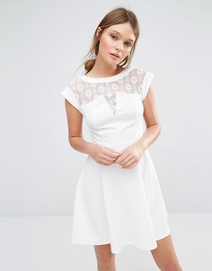 Короткое приталенное платье с кружевной кокеткой New Look - Белый