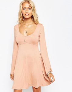 Короткое приталенное платье с расклешенными рукавами ASOS - Коричневый