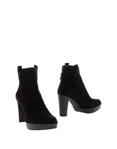 Полусапоги и высокие ботинки Stuart Weitzman