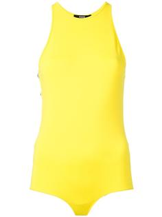 lion head plaque body Versus