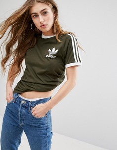 Футболка бойфренда цвета хаки с тремя полосками adidas Originals - Зеленый