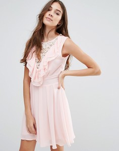 Кружевное приталенное платье с оборками Wal G - Розовый