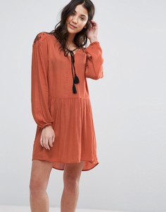 Короткое приталенное платье с длинными рукавами и кисточками Vero Moda - Оранжевый