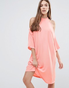 Oversize-платье миди с вырезами на плечах Liquorish - Розовый
