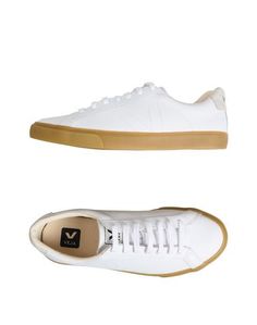 Низкие кеды и кроссовки Veja