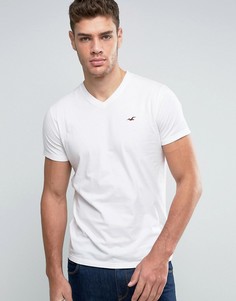 Hollister Must Have Slim Fit T-Shirt Logo V-Neck in White - Белый