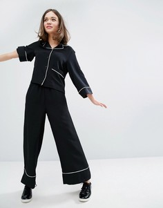 Брюки в пижамном стиле с окантовкой Monki - Черный