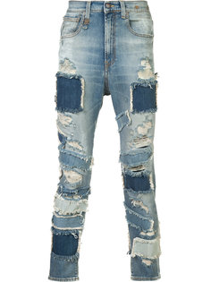 укороченные джинсы с заплатками R13