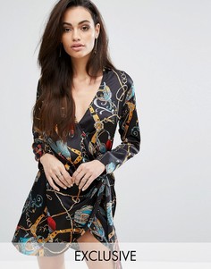 Платье с запахом, завязкой спереди и принтом PrettyLittleThing - Черный