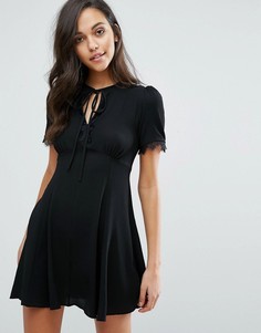 Чайное платье с кружевной отделкой Miss Selfridge - Черный