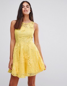 Кружевное короткое приталенное платье AX Paris - Желтый