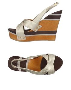 Сандалии Guess