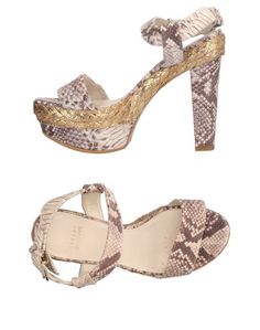 Сандалии Stuart Weitzman