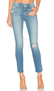 Узкие джинсы с потрепанным низом the looker - MOTHER