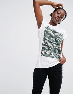Футболка с камуфляжным принтом ASOS - Мульти