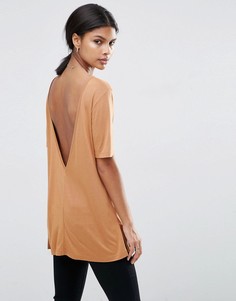 Футболка с V‑образным вырезом сзади и короткими рукавами ASOS - Коричневый