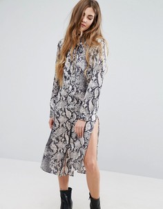 Платье-рубашка с принтом змеиной кожи QED London - Мульти