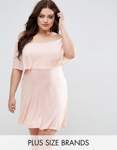 Короткое приталенное платье с накладкой Club L Plus Essentials - Розовый