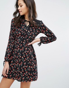 Чайное платье с вырезами у горловины и цветочным принтом Miss Selfridge - Мульти