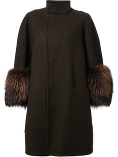 пальто с объемными рукавами DressCamp