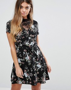 Чайное платье с кружевной вставкой и цветочным принтом Boohoo - Черный