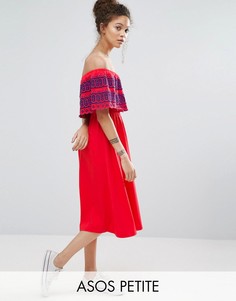 Сарафан миди с открытыми плечами и вышивкой ришелье на оборке ASOS PETITE - Красный