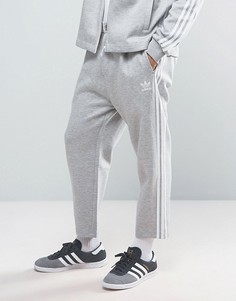 Серые укороченные джоггеры adidas Originals New York Pack BK7292 - Серый