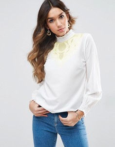 Блузка с контрастной вышивкой ASOS - Розовый