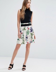 Короткая расклешенная юбка с цветочным принтом Vero Moda - Кремовый
