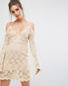 Платье с открытыми плечами и кружевным верхним слоем Missguided - Бежевый