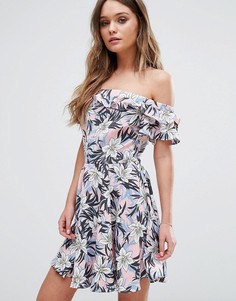 Платье с цветочным принтом и рюшами Boohoo - Мульти