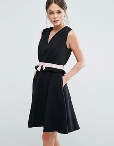 Короткое приталенное платье Ted Baker Vexi - Черный