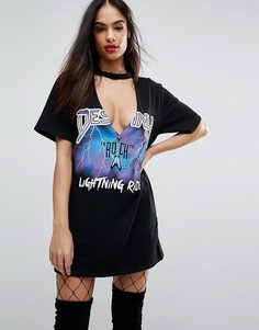 Платье-футболка с глубоким вырезом PrettyLittleThing - Черный