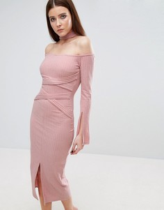 Трикотажное платье миди в рубчик с поясом Lavish Alice - Розовый