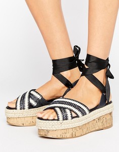 Босоножки на массивной ровной платформе с завязками ASOS TYPICAL - Темно-синий