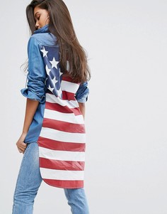 Джинсовая рубашка с принтом флага на спине PrettyLittleThing - Синий