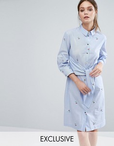 Платье-рубашка с длинными рукавами, завязкой спереди и вышивкой Closet London - Синий