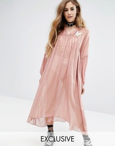 Полупрозрачное платье с аппликацией Reclaimed Vintage X Romeo And Juliet - Розовый