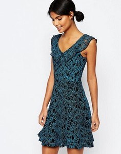 Короткое приталенное платье с кружевом ASOS - Синий