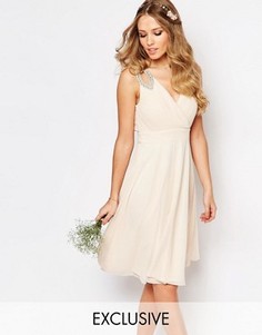 Платье для выпускного с декорированными плечами TFNC WEDDING - Розовый