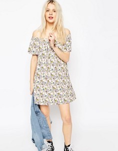Свободное платье с открытыми плечами и мелким цветочным принтом ASOS - Мульти