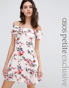 Приталенное платье с открытыми плечами и цветочным принтом ASOS PETITE - Мульти