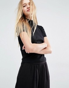 Укороченный топ в рубчик Monki - Черный