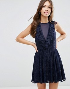 Кружевное короткое приталенное платье с рюшами спереди ASOS - Темно-синий