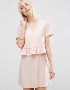 Двухслойное платье с короткими рукавами и оборкой ASOS - Розовый