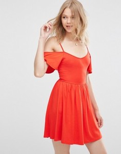 Короткое приталенное платье с открытыми плечами ASOS - Розовый