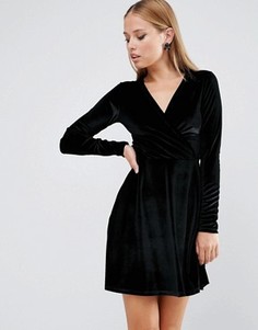 Короткое приталенное бархатное платье с запахом ASOS - Черный
