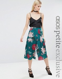 Атласные укороченные брюки с японским цветочным принтом ASOS PETITE - Зеленый