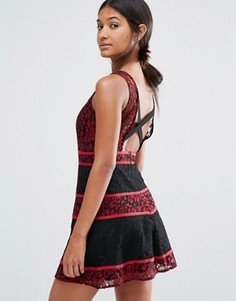 Кружевное платье с открытой спиной Boohoo - Мульти
