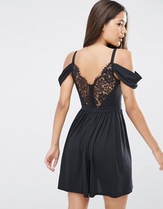 Короткое приталенное платье с открытыми плечами и кружевом ASOS - Черный
